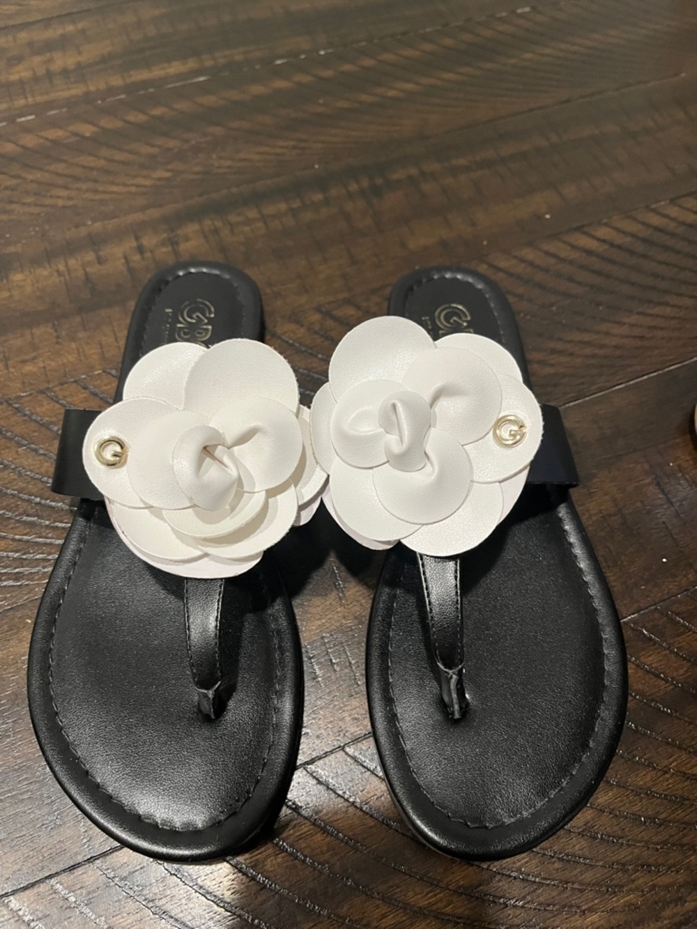 GBG Los Angeles Black Sandals with White Flower Embellishments